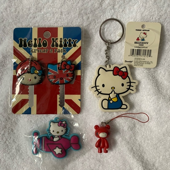 Hello Kitty Accessories - Hello Kitty Sanrio RARE Limited Edition 3 Apples KeyChain